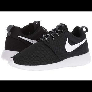 Nike Black Roshes